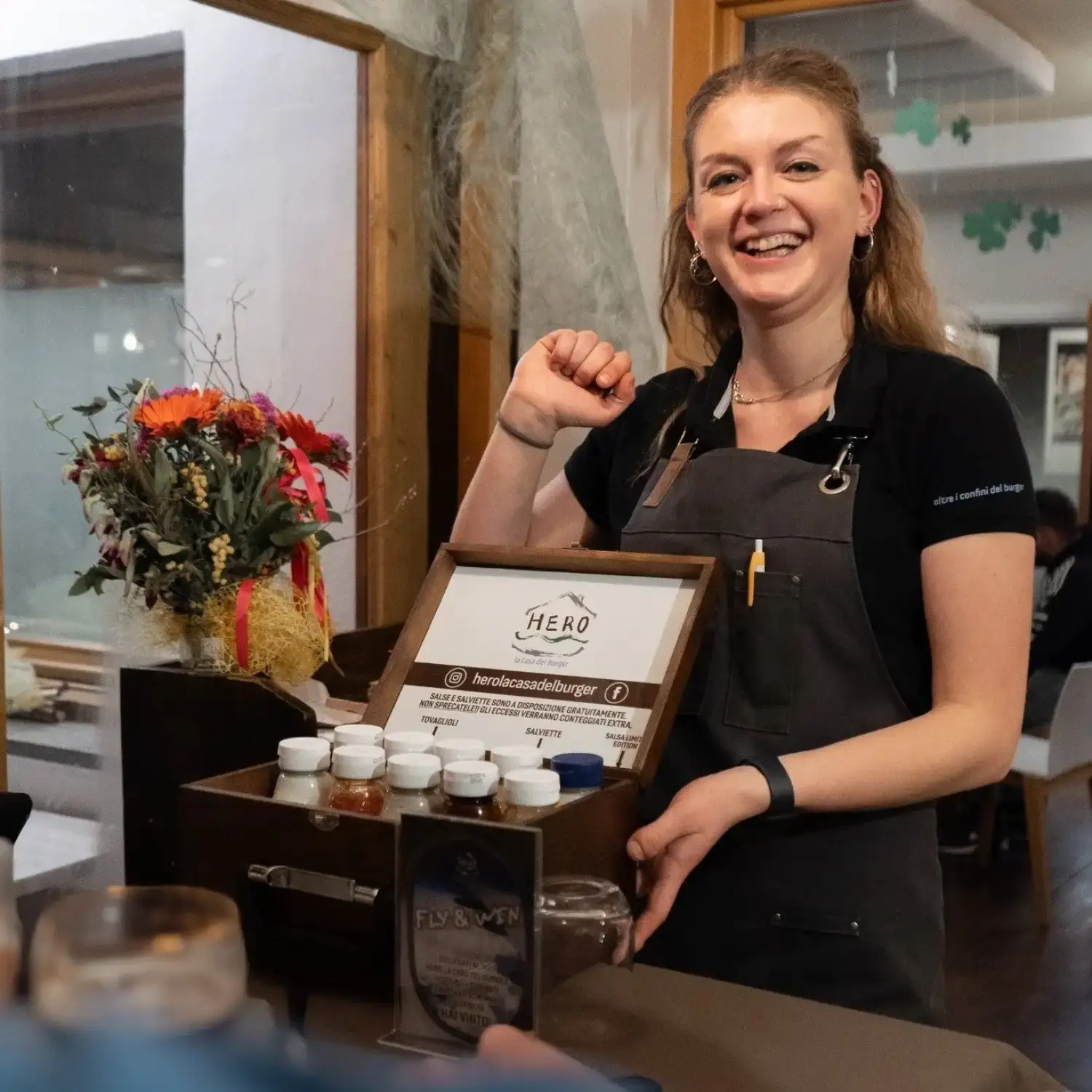 Chantal presenta le salse per i burger